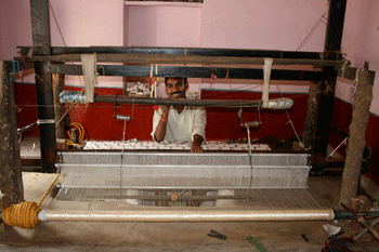 Pit loom
