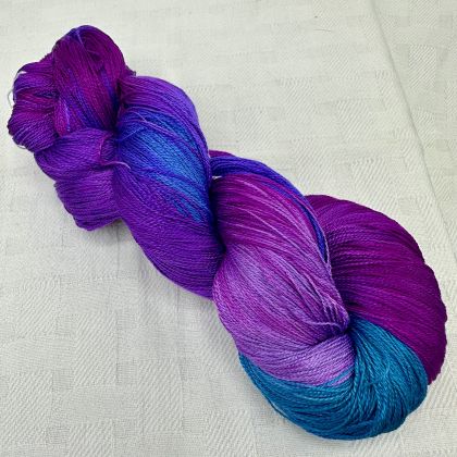 65 Roses - Kiku Silk Yarn - Flowers 558: click to enlarge