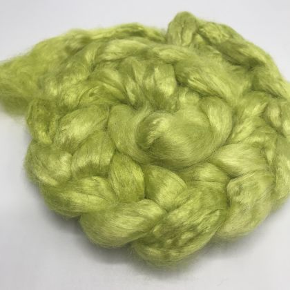  Limited Edition "Apple Green" - Hand-dyed Tussah Combed Top/Sliver 25g: click to enlarge